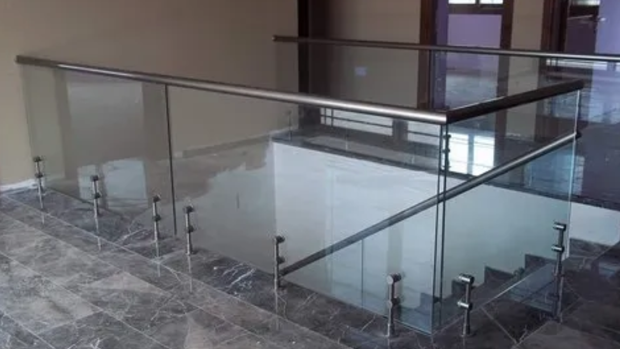 What Features of Custom Glass Railing Make It a Popular Choice?